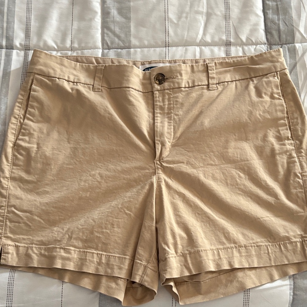 Old Navy Tan Women's Everyday Short